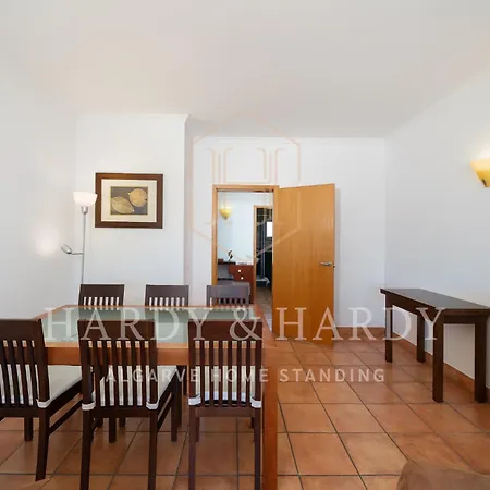 Sea View With Pool - Walk To - N34 شقة