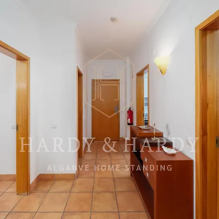 Sea View With Pool - Walk To - N34 شقة