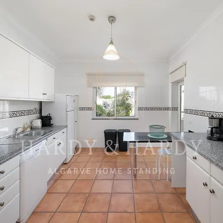 Sea View With Pool - Walk To - N34 *